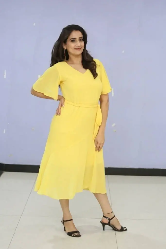 SOUTH INDIAN TELEVISION ANCHOR MANJUSHA PHOTOSHOOT IN YELLOW DRESS 6